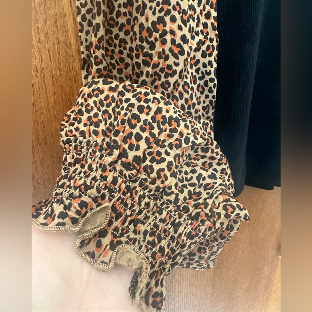 NWT DKNY Blouse Like Long Sleeves Thin Stretchy Sweater Cheetah Print Large - Picture 8 of 8